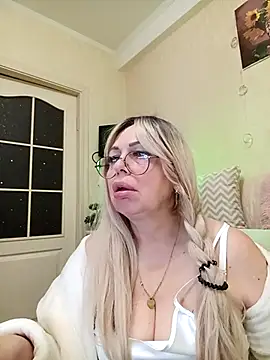 Snapshot of SusieNoreen chatting on October 30, 1:19 am SusieNoreen online show from October 30, 1:19 am