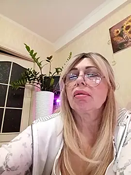 Snapshot of SusieNoreen chatting on September 27, 11:23 pm SusieNoreen online show from September 27, 11:23 pm