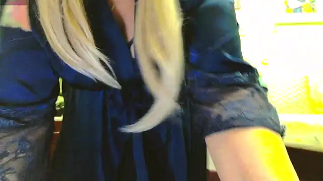 Snapshot of SusieNoreen chatting on October 10, 7:35 am SusieNoreen online show from October 10, 7:35 am