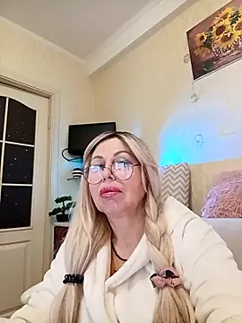 SusieNoreen online show from November 3, 3:10 am