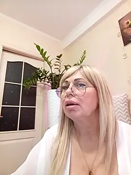 Snapshot of SusieNoreen chatting on September 26, 2:31 am SusieNoreen online show from September 26, 2:31 am