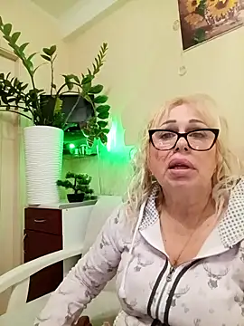 Snapshot of SusieNoreen chatting on October 1, 5:01 am SusieNoreen online show from October 1, 5:01 am