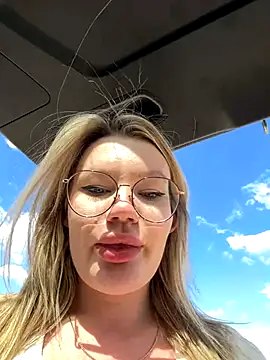 Snapshot of justmilaa chatting on September 18, 10:58 am justmilaa online show from September 18, 10:58 am