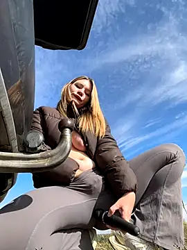 Snapshot of justmilaa chatting on October 21, 10:41 am justmilaa online show from October 21, 10:41 am