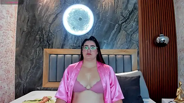 Snapshot of BellaPeers_ chatting on October 14, 11:35 am BellaPeers online show from October 14, 11:35 am