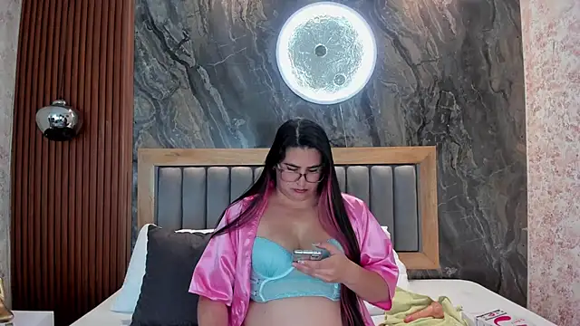 Snapshot of BellaPeers_ chatting on October 15, 11:57 am BellaPeers online show from October 15, 11:57 am