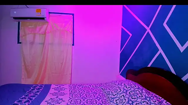 Snapshot of sasha_fox00 chatting on September 18, 5:06 am sasha fox00 online show from September 18, 5:06 am