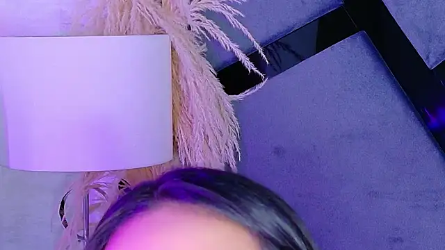 KylieWhite online show from October 4, 6:30 am