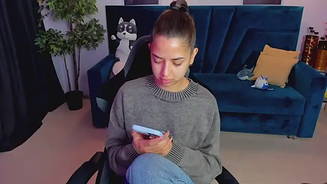 CharleneWoods online show from October 16, 5:10 am