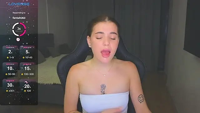 adrianawow1 online show from November 2, 2:04 am