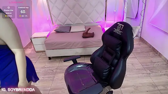 Brendda tay online show from November 8, 3:22 am