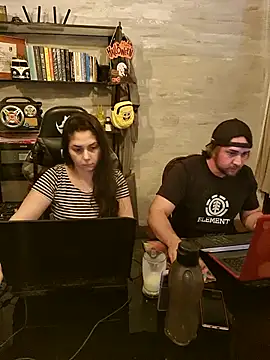 Snapshot of Hey-Hot chatting on October 24, 5:58 am Hey-Hot online show from October 24, 5:58 am