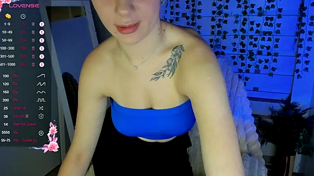 Snapshot of Bella_XO chatting on September 20, 6:45 am Bella XO online show from September 20, 6:45 am