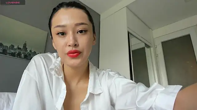 Snapshot of yumisunn chatting on October 14, 4:48 am yumisunn online show from October 14, 4:48 am