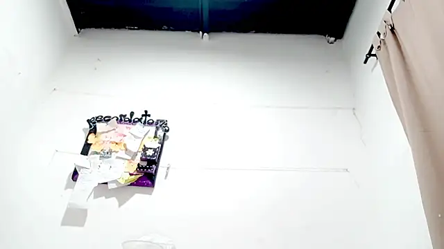 PetiteIvoryQueen19 online show from October 1, 6:40 am