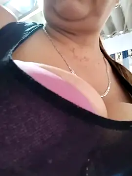 Laura-Hernandez online show from September 17, 2:37 pm