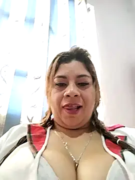 Laura-Hernandez online show from September 18, 3:32 pm