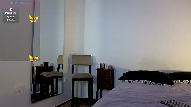 Leah Evans3 online show from November 15, 7:15 pm