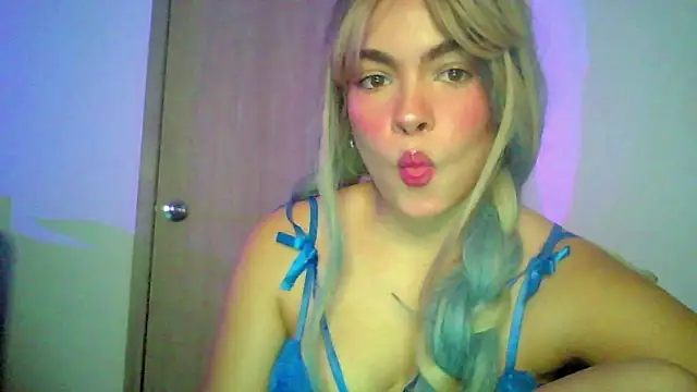 Snapshot of Kiri_Cutee chatting on September 18, 5:28 am Kiri Cutee online show from September 18, 5:28 am