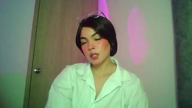 Snapshot of Kiri_Cutee chatting on October 20, 4:04 am Kiri Cutee online show from October 20, 4:04 am