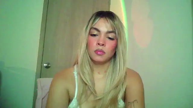 Snapshot of Kiri_Cutee chatting on October 23, 4:40 am Kiri Cutee online show from October 23, 4:40 am