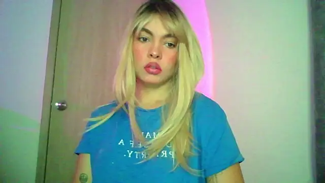 Snapshot of Kiri_Cutee chatting on October 9, 4:27 am Kiri Cutee online show from October 9, 4:27 am