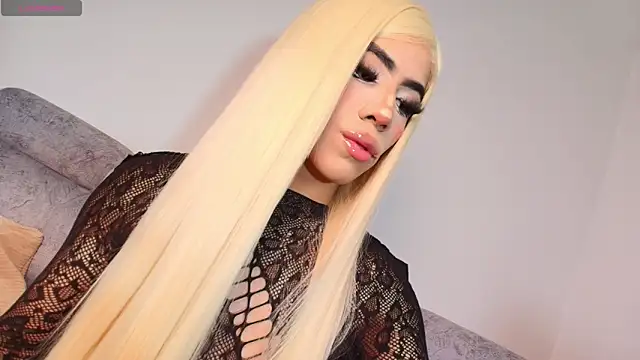 Kenia Fox online show from October 30, 1:23 pm