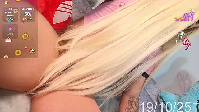 Kenia Fox online show from October 19, 7:21 am