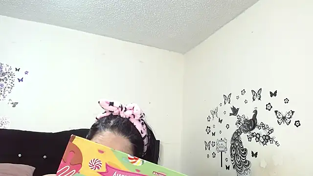 Snapshot of jeff_and_jade chatting on October 4, 11:27 am jeff and jade online show from October 4, 11:27 am