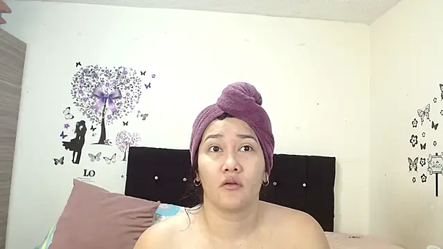 Snapshot of jeff_and_jade chatting on October 10, 11:37 am jeff and jade online show from October 10, 11:37 am