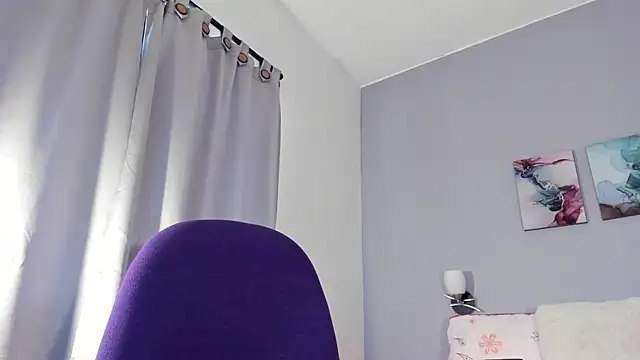 Snapshot of Maia_W10 chatting on September 9, 1:33 pm Maia W10 online show from September 9, 1:33 pm