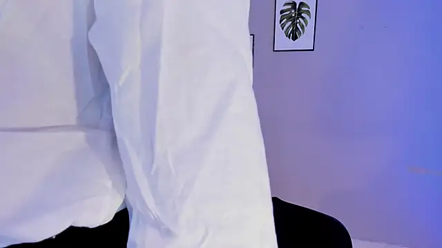 Snapshot of Maia_W10 chatting on October 10, 12:32 pm Maia W10 online show from October 10, 12:32 pm