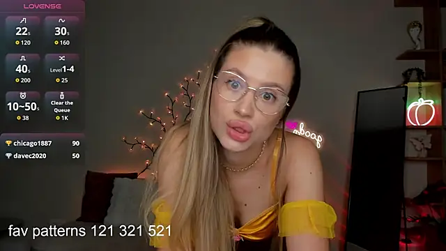 JuicyyPeach  online show from September 12, 8:38 pm