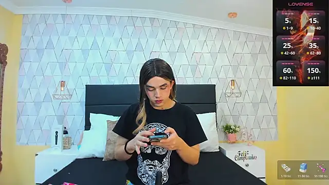 Snapshot of JustinePerry chatting on October 20, 4:04 am JustinePerry online show from October 20, 4:04 am