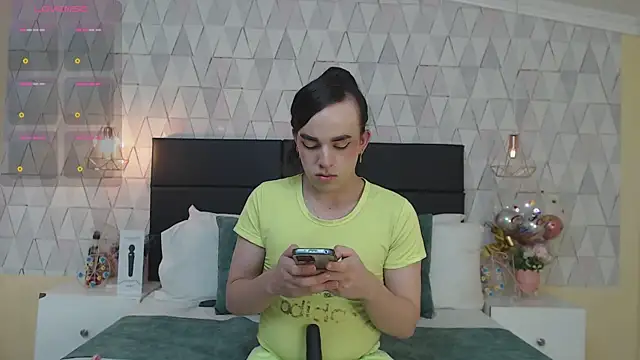 Snapshot of JustinePerry chatting on September 18, 4:00 am JustinePerry online show from September 18, 4:00 am