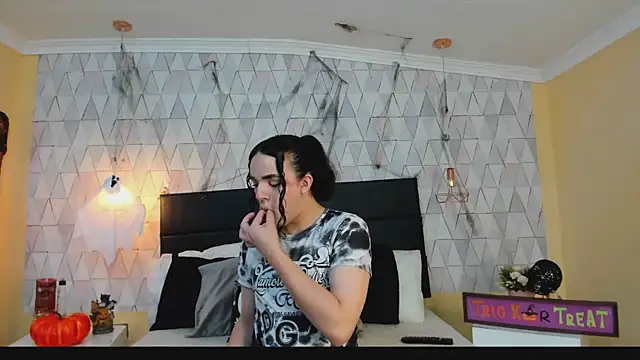 Snapshot of JustinePerry chatting on October 22, 3:44 am JustinePerry online show from October 22, 3:44 am