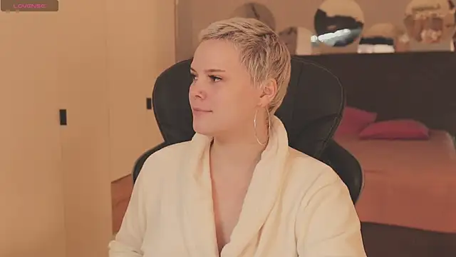 LikaBerry1 online show from November 25, 11:45 am