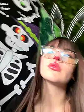 Snapshot of angel_natural chatting on October 31, 9:52 pm angel natural online show from October 31, 9:52 pm