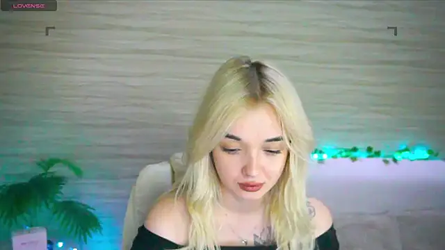 Snapshot of Ashley_S chatting on October 25, 10:27 pm Ashley S online show from October 25, 10:27 pm