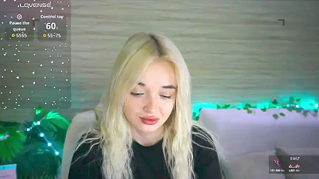 Snapshot of Ashley_S chatting on October 16, 10:23 pm Ashley S online show from October 16, 10:23 pm