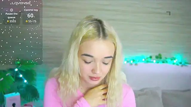 Snapshot of Ashley_S chatting on October 22, 10:15 pm Ashley S online show from October 22, 10:15 pm