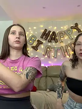 Snapshot of HotCaramellsTV chatting on October 9, 10:19 am HotCaramellsTV online show from October 9, 10:19 am