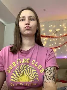 Snapshot of HotCaramellsTV chatting on October 22, 8:30 am HotCaramellsTV online show from October 22, 8:30 am