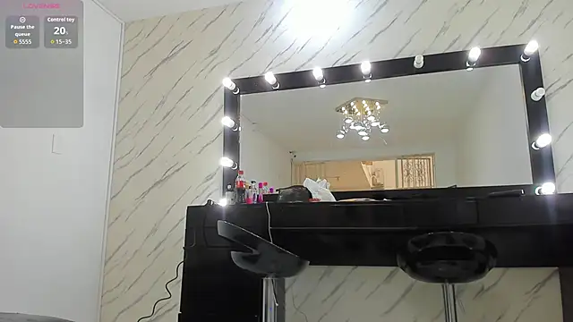 ElisabethMassey online show from December 17, 3:27 pm