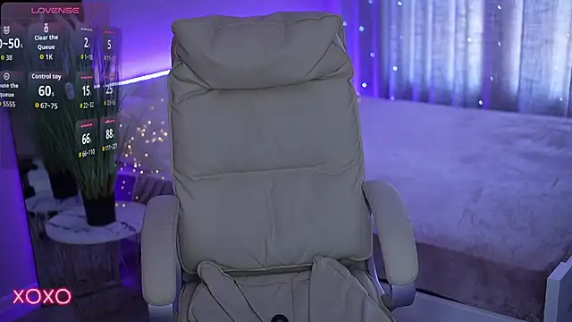 Snapshot of YourLolaBunny chatting on September 23, 12:36 pm YourLolaBunny online show from September 23, 12:36 pm