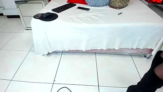 Snapshot of AmiraDulcee chatting on October 29, 3:14 pm AmiraDulcee online show from October 29, 3:14 pm