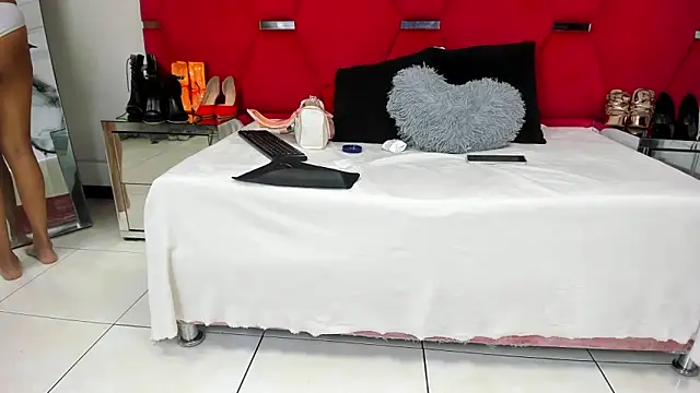 Snapshot of AmiraDulcee chatting on October 12, 3:25 pm AmiraDulcee online show from October 12, 3:25 pm