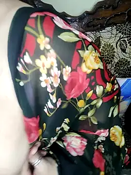 Snapshot of Fair-magic-woman chatting on September 24, 8:41 pm Fair-magic-woman online show from September 24, 8:41 pm