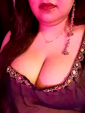 Suhanakhan00 online show from April 25, 6:16 pm