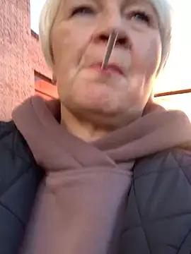 Laura Millf online show from September 29, 1:38 pm